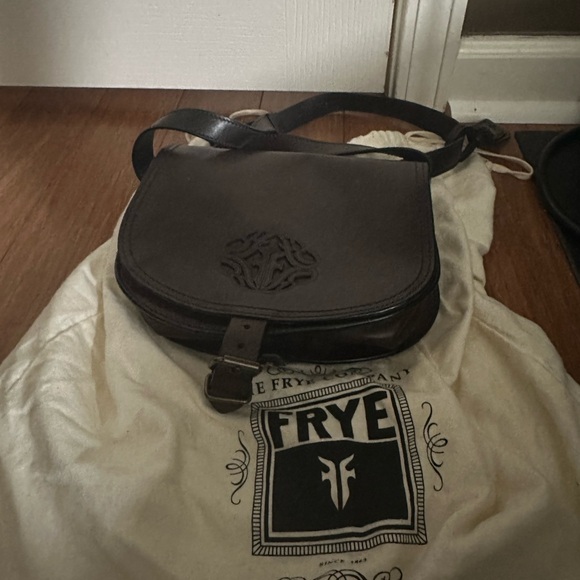 Frye cross body bag with dust bag!!! - Picture 1 of 4
